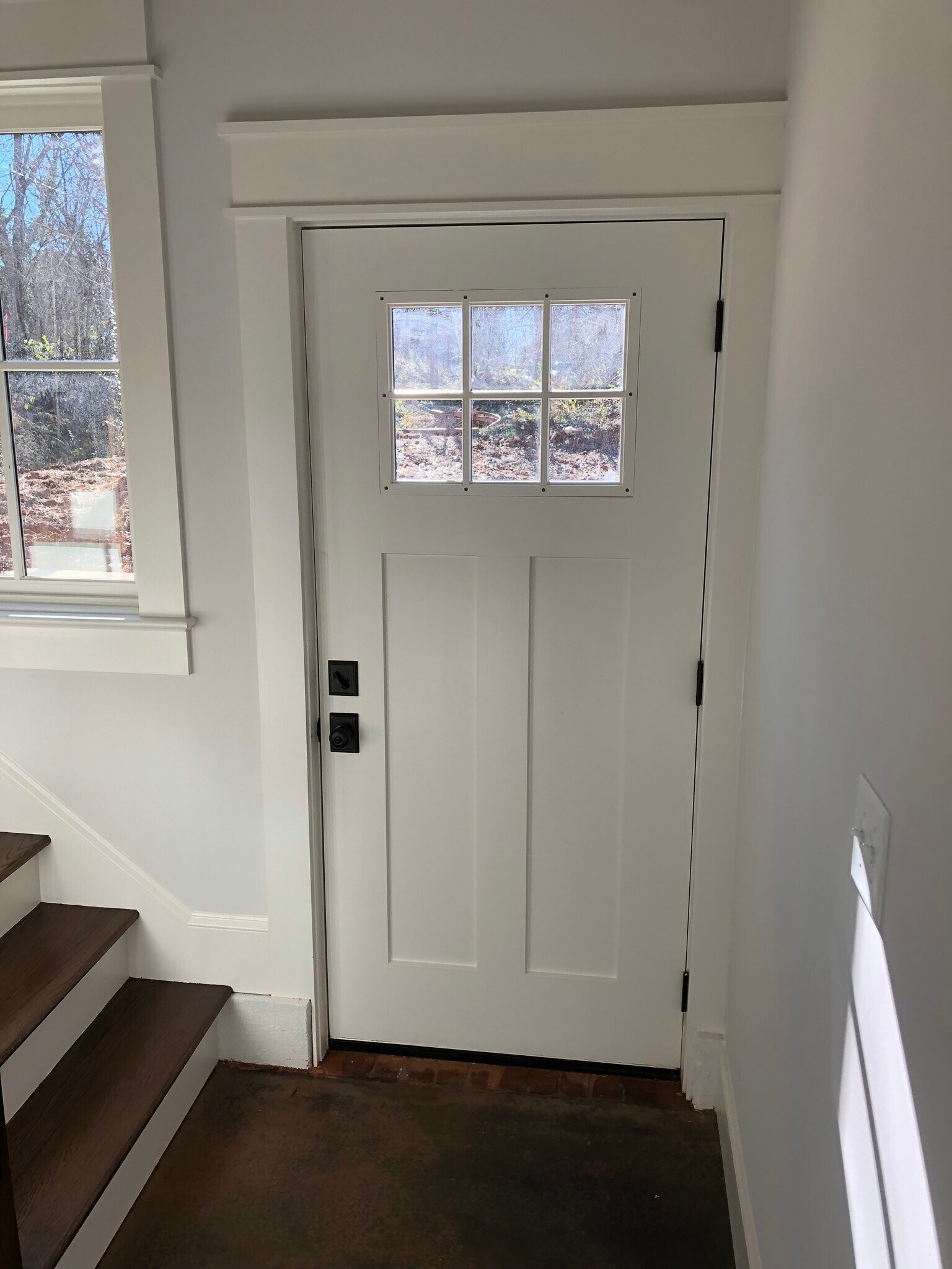 Private Entry - 2121 Roslyn Ave