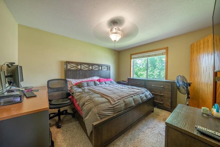 Building Photo - 1281 Applewood Way