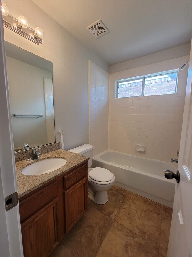 Building Photo - 2723 Wild Oak Park Dr