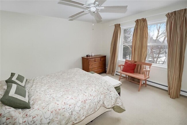 Building Photo - 641 Middle Rd