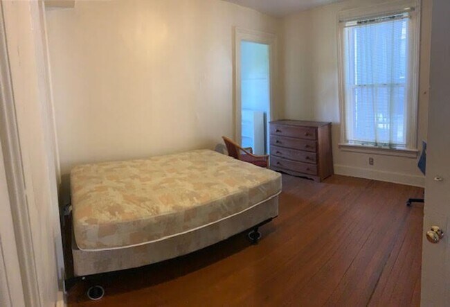 Building Photo - 7 University Pl