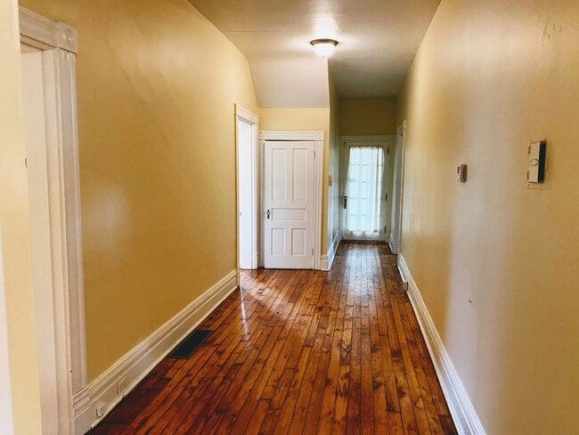 Building Photo - 5910 Howe St