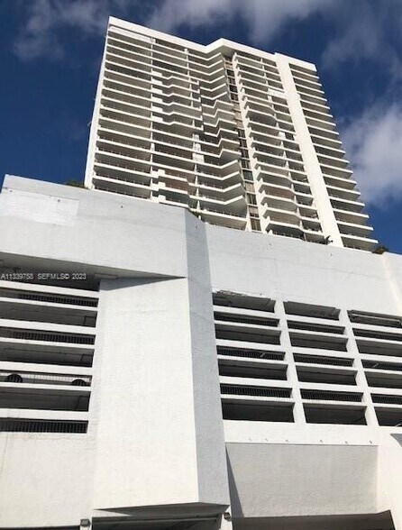 Building Photo - 555 NE 15th St