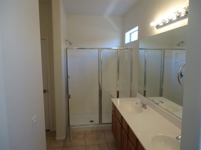 Building Photo - 17784 W Paradise Lane