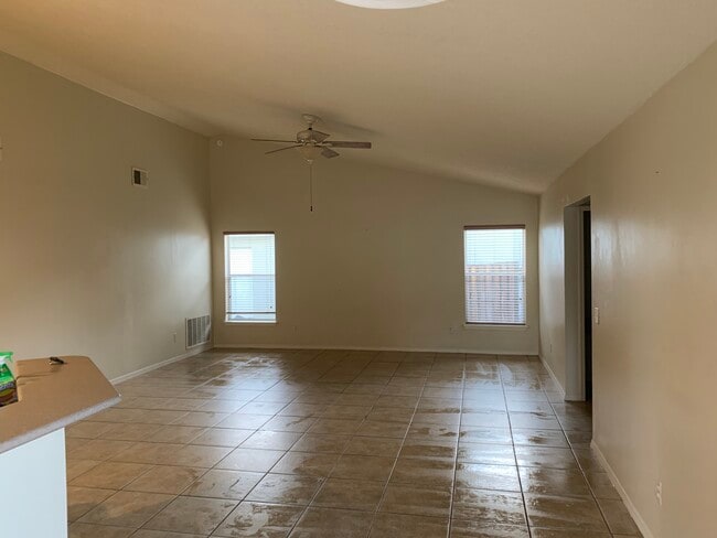 Building Photo - 2832 Oak Shore Rd