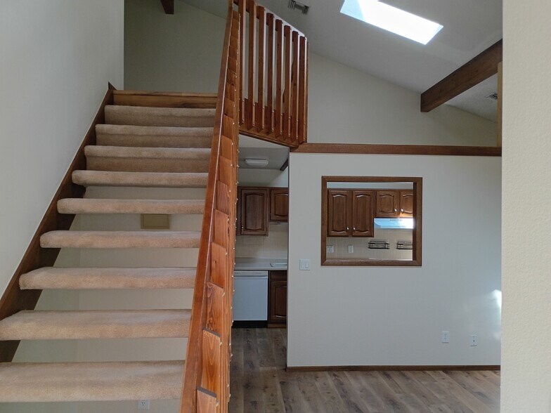 Building Photo - 636 Horizon Dr
