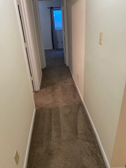 Building Photo - 1174 N Vermont St