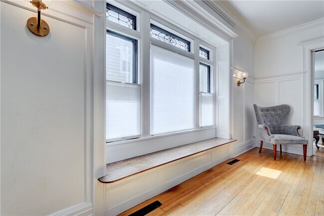 Building Photo - 18 Sibley Pl