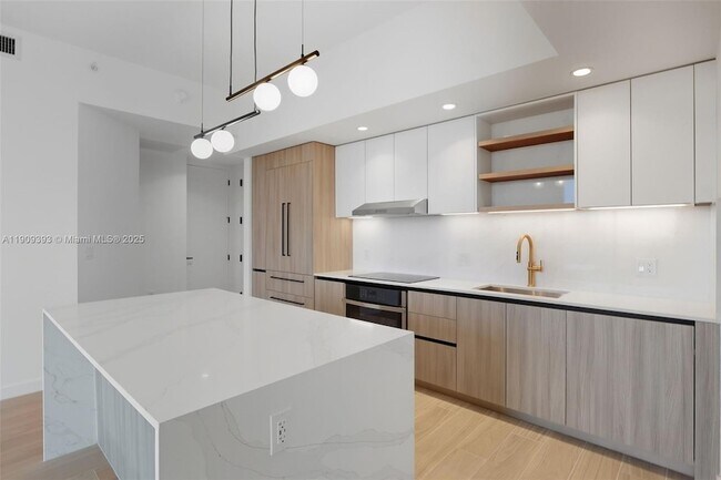 Building Photo - 3900 Alton Rd