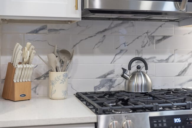 Building Photo - 6536 Lawnwood Ave