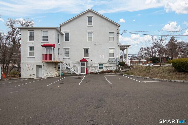 Building Photo - 104 East Ave