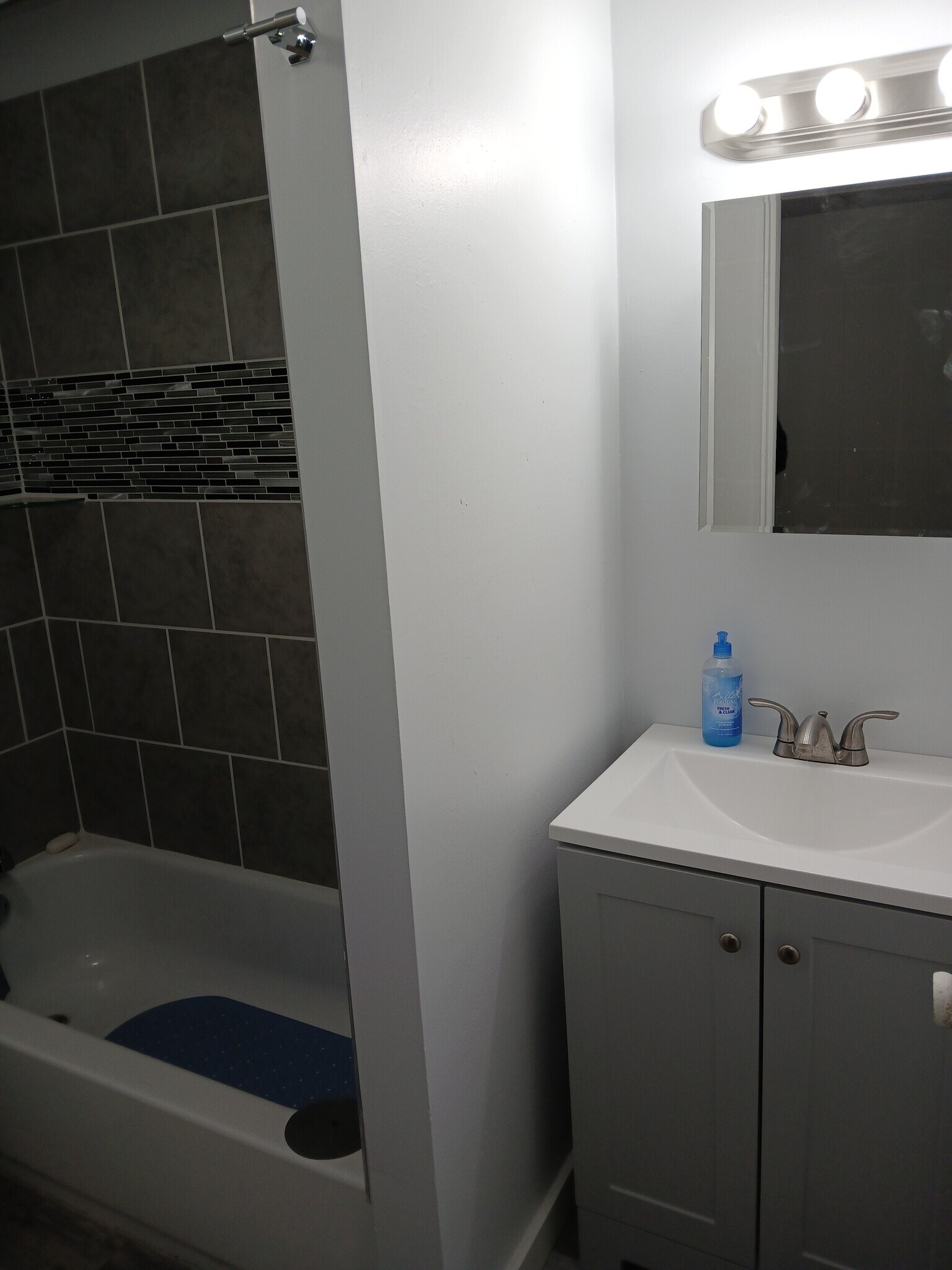 Building Photo - 2411 Spring St