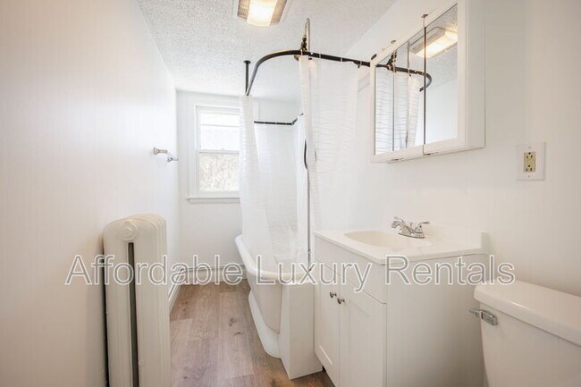 Building Photo - 3 Sumner Park