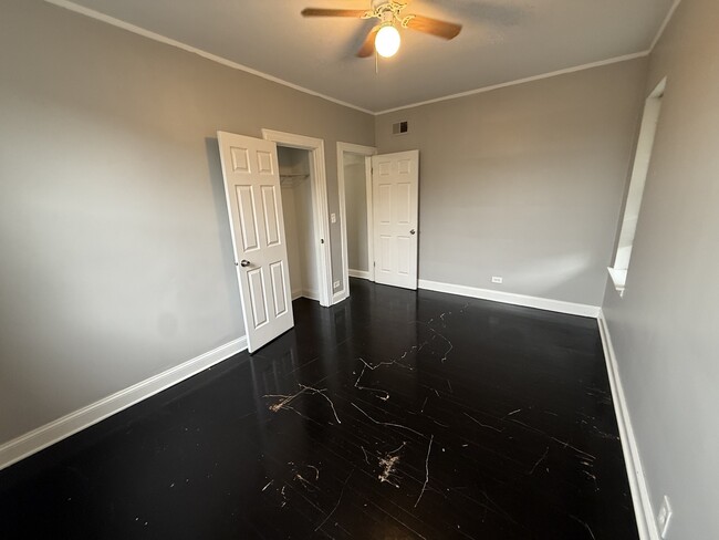 Building Photo - 7344 N Damen Ave