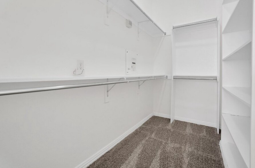 Building Photo - 11036 Coralberry Dr