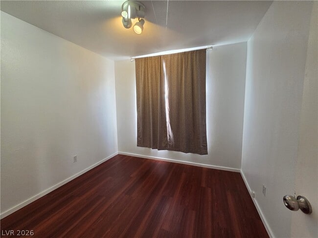 Building Photo - 1824 Sierra Valley Way