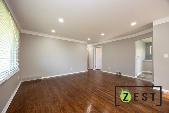 Building Photo - 3 BD 1 BA HOME AVAILABLE NOW! 1,300 Monthly