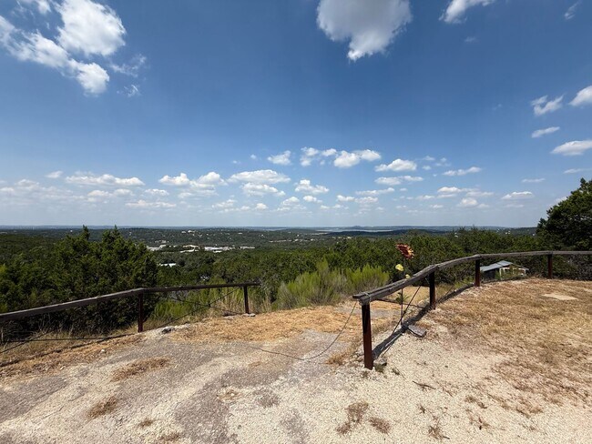 Building Photo - NEW ON MARKET