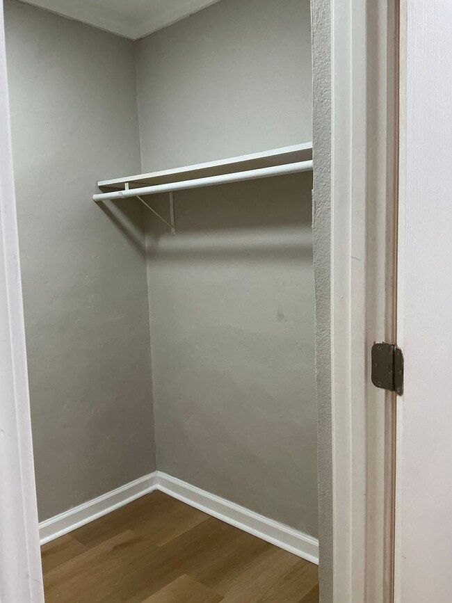 Building Photo - 1407 Pine St