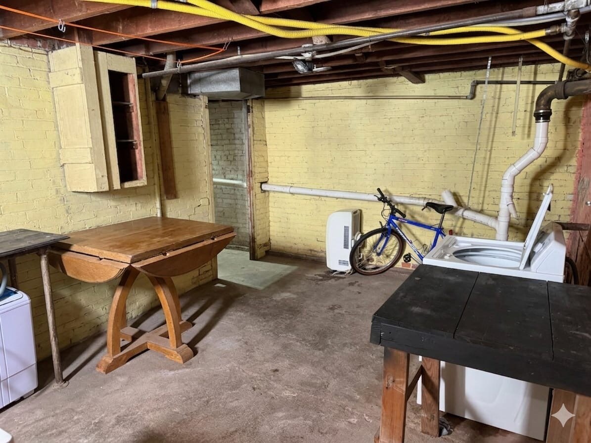 Building Photo - 901 W Main St