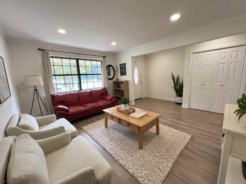 Building Photo - 317 Pontevedra Ln