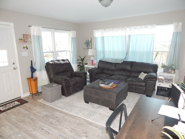 Building Photo - 180 Economy St