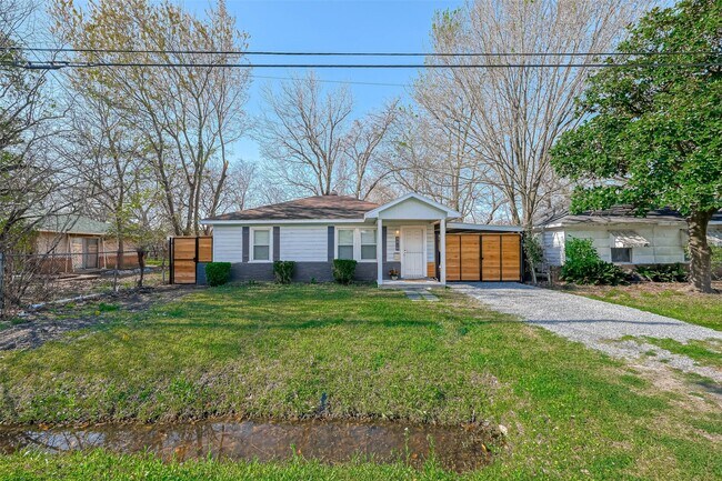 Building Photo - 3818 Noah St