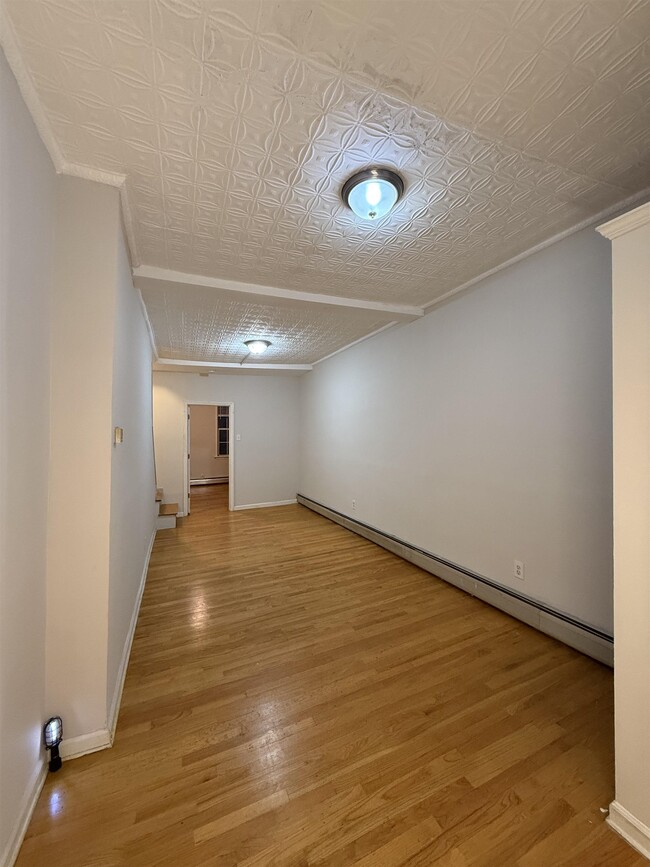 Building Photo - 614 GRAND St