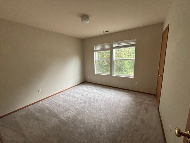 Building Photo - DuPont 3 bedroom home