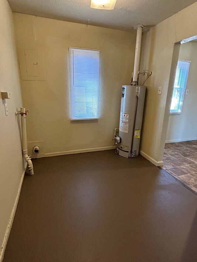 Building Photo - 3437 SW Brendan Ave