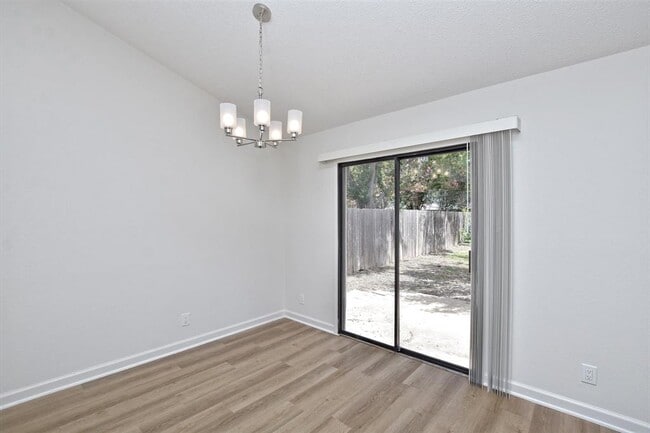 Building Photo - 1305 Elm Forest Dr