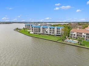 Building Photo - 351 Lakeside Ln