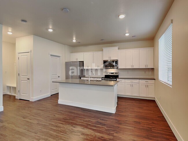 Building Photo - 1317 E Old Mesquite St