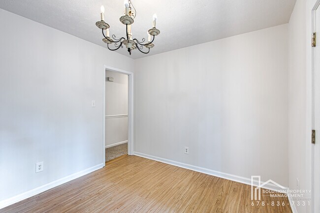 Building Photo - 1006 Hampton Ct NW