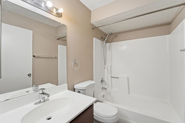 Building Photo - Beautifully maintained 3-bedroom, 2.5-bath Condo in the heart of Phoenix!
