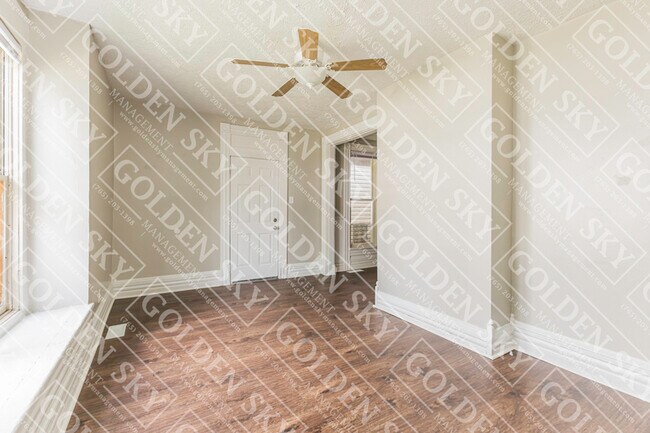 Primary Photo - 805 W Main St