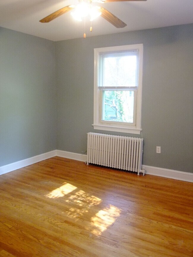 Building Photo - 8206 Greenwood Ave