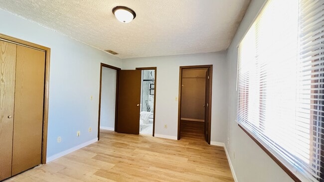 Building Photo - 431 S Village Ct