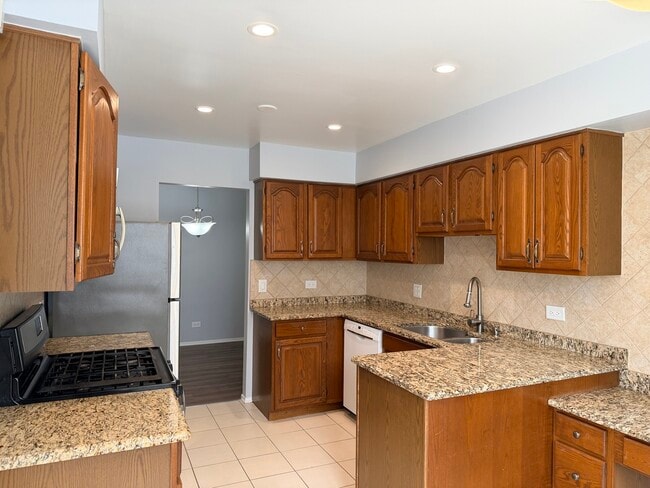 Building Photo - 1312 Coventry Cir