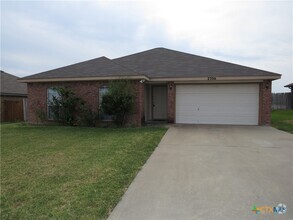 Building Photo - 2706 David Dr