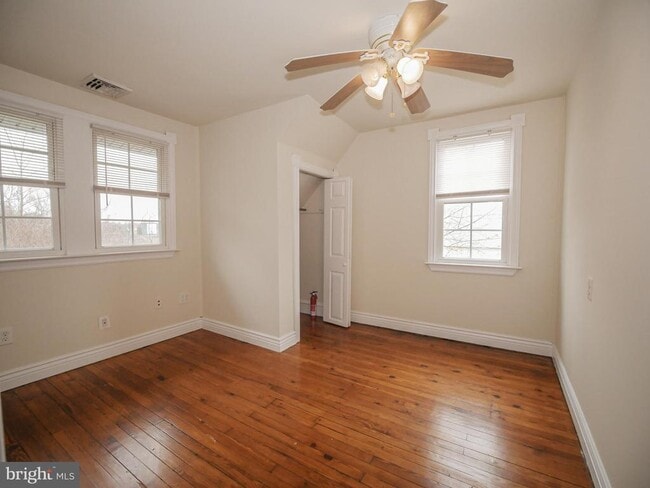 Building Photo - 332 Crown Point Rd