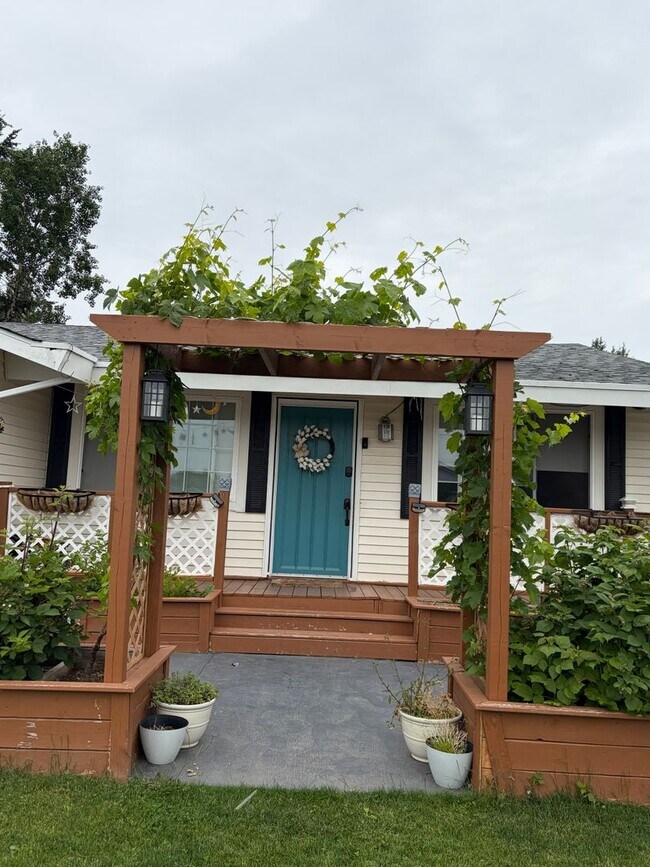 Building Photo - Desirable 3 bedroom/2 bath rambler located in Marysville