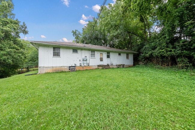 Building Photo - Beautifully Updated 1/2 Duplex in Prime Kansas City Location!