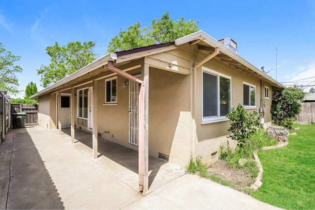 Building Photo - 3504 St George Dr