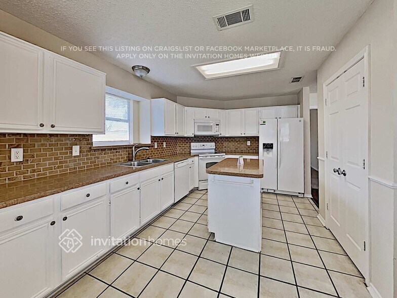 Building Photo - 7109 Oakview Ct