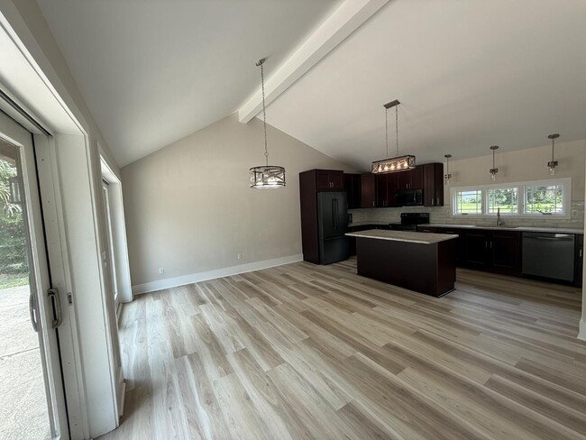 Building Photo - 5432 Grove Ave