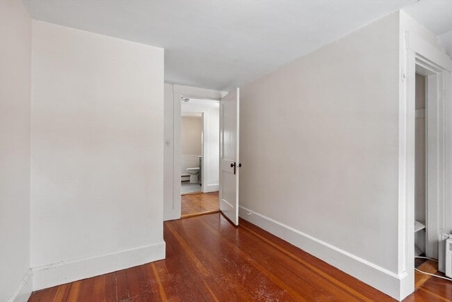 Building Photo - 18 Ayer Rd