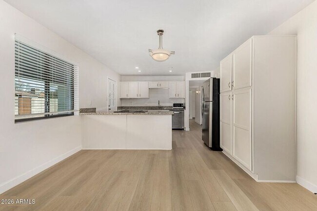 Building Photo - 220 E McKinley St