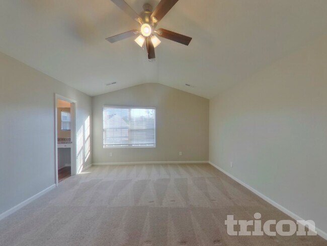 Building Photo - 1225 Standing Oak Dr