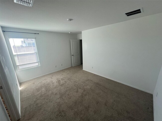 Building Photo - 520 Commander Abbott Dr